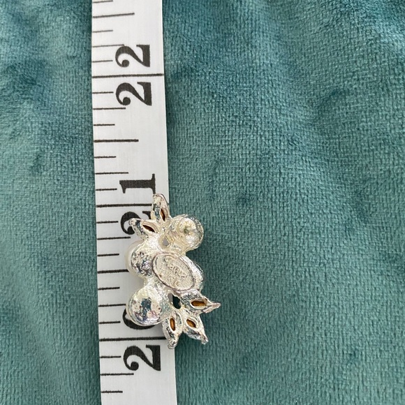 TANYA LIND SIGNED PEARL RED CRYSTAL 1980’S VINTAGE POST CHRISTMAS EARRINGS - Picture 4 of 6